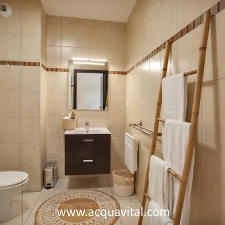 Fiora En Centre-ville De - 2 4 Personnes * Calvi (Corsica)
